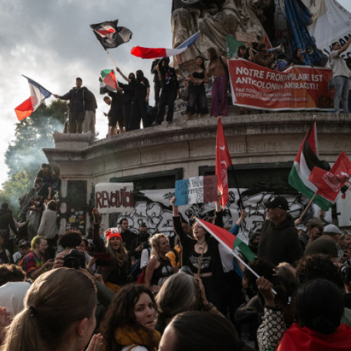 Alegerile legislative din Franța evită un guvern de extremă dreaptă