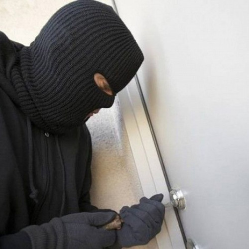 Tânăr de 21 de ani suspectat de furt și violență fizică în Negrești-Oaș