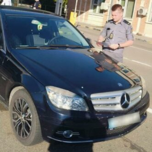 Autoturism furat din Italia descoperit la frontiera Albita