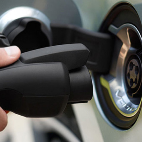 APIA prognozează o scădere istorică a înmatriculărilor vehiculelor electrice in 2024