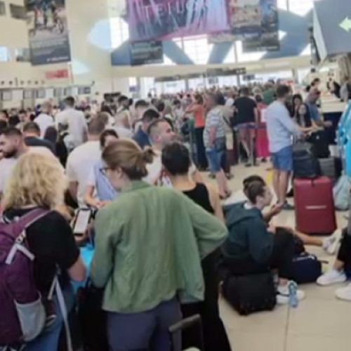 Protest spontan al piloților TAROM a dus la anularea zborurilor