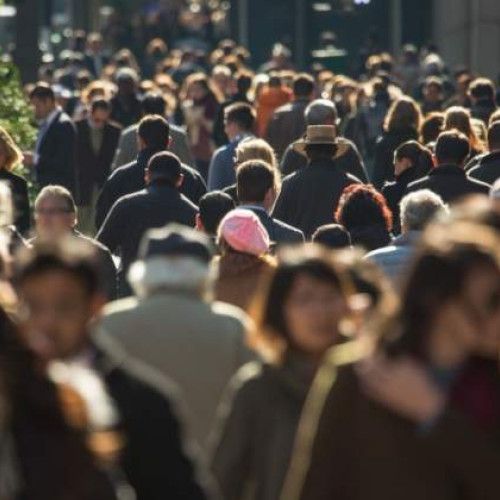 Jumătate dintre români cred că țara merge într-o direcție greșită, potrivit unui sondaj recent