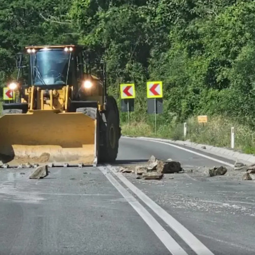 Lucrări de defrișare pe DN7 Pitesti-Sibiu impun rute ocolitoare