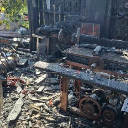 Incendiu de amploare a cuprins o anexă și o locuință în Bârlad