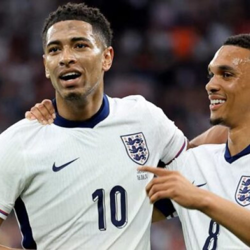 <pre><code class="language-markdown">### Cody Gakpo laudă pe Jude Bellingham înaintea semifinalelor EURO 2024

Fotbalistul olandez Cody Gakpo a afirmat, în timpul unei conferințe de presă desfășurate luni, că mijlocașul Jude Bellingham, pe care îl va înfrunta în semifinalele EURO 2024, "este un jucător de clasă mondială". Cu toate acestea, Gakpo a subliniat că Anglia dispune de o echipă cu mulți jucători de valoare care pot pune probleme formației sale, potrivit EFE, citat de Agerpres.

"Anglia are mulți jucători talentați care pot face diferența în joc," a declarat fotbalistul olandez, punând accentul pe dificultatea meciului pe care urmează să îl joace. El a accentuat că, deși Bellingham este un adversar periculos, întreaga echipă a Angliei trebuie tratată cu maximă seriozitate.

Jude Bellingham, considerat un talent de excepție la nivel internațional, a impresionat în turneul European din acest an. Performanțele sale nu au trecut neobservate, iar suporterii, cât și experții, au lăudat contribuțiile sale esențiale la succesul echipei Angliei.

Meciul dintre Olanda și Anglia din cadrul semifinalelor EURO 2024 se anunță a fi unul extrem de disputat, având în vedere forma bună arătată de ambele echipe pe parcursul turneului. Gakpo și coechipierii săi vor căuta să își depășească adversarii și să își asigure un loc în finală.

În concluzie, cu toată atenția concentrată pe această confruntare, fanii fotbalului european așteaptă cu nerăbdare deznodământul acestei întâlniri cruciale.
</code></pre>
