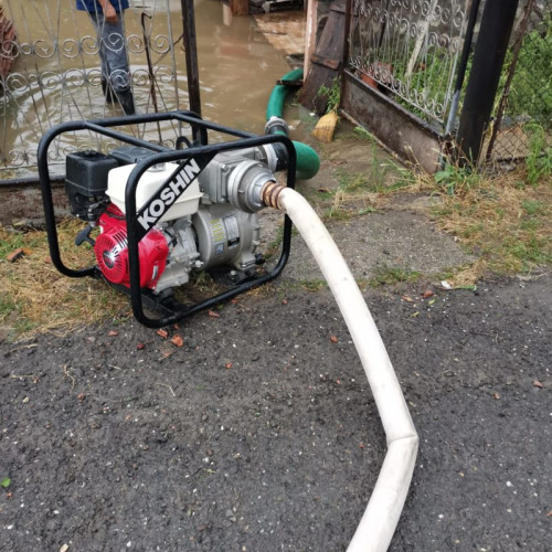 Intervenția pompierilor din Harghita și Mureș pentru evacuarea apei din curți și subsoluri inundate