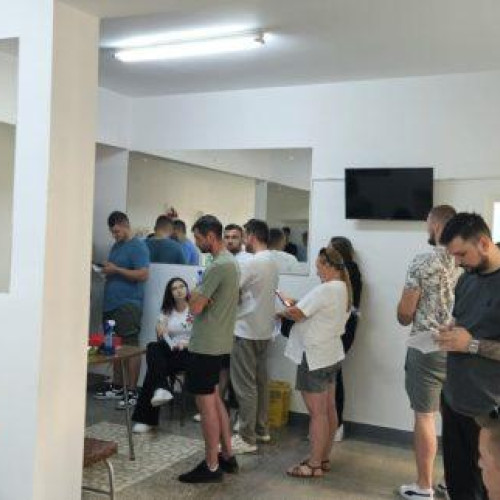 Zeci de tineri au inundat Centrul de Transfuzii Sanguine din Botoșani ca răspuns la drama Iuliei Cantolariu