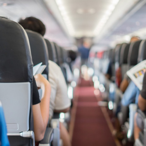 Plângeri pentru anularea zborurilor: ANPC a invitat reprezentanții TAROM pentru discuții