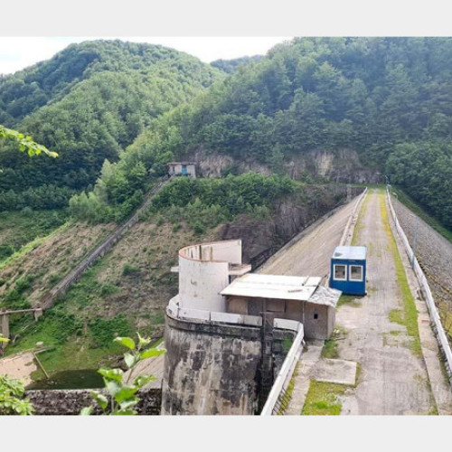 Lucrări de reabilitare la acumularea Lesu pentru creșterea siguranței