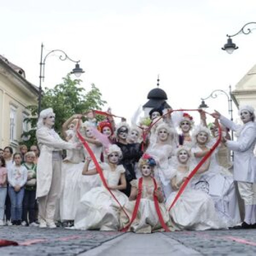 Parada stradală "Amurgul baroc" ajunge la Făgăraș