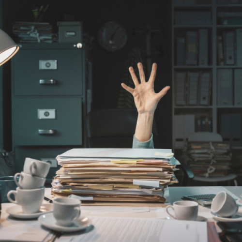 Guvernul grec își apără politica muncii de șase zile pe săptămână