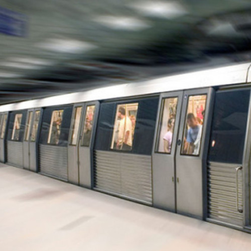 Miros suspect în două stații de metrou din București
