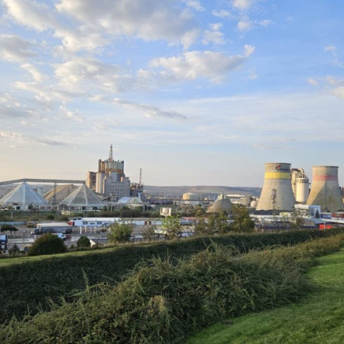 Angajați expuși la un miros puternic de amoniac în cadrul unui combinat