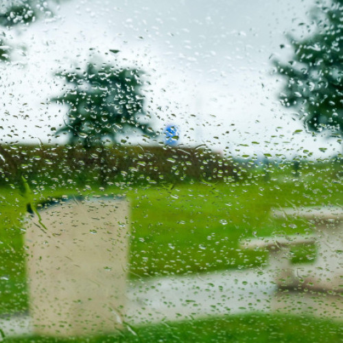 „Să se oprească ploaia”. Ciudata hotărâre adoptată de primarul unui sat din Franța