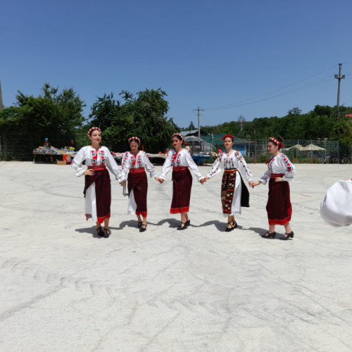 Festivalul folcloric "Flori de Tei" a adus bucurie la Rădești