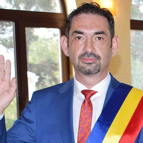 Primarul Slatinei își anunță demisia pe Facebook