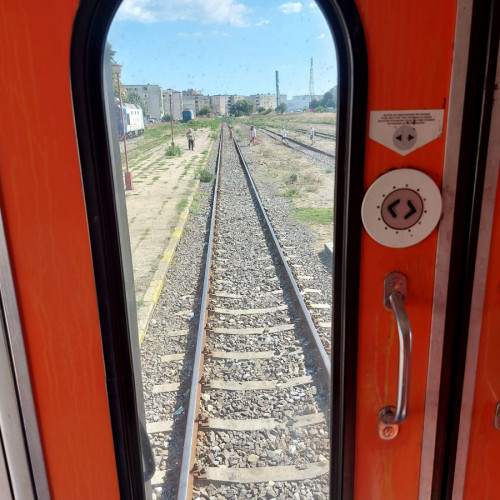 CFR Călători avertizează asupra pericolului de a debloca ușile trenurilor în mers