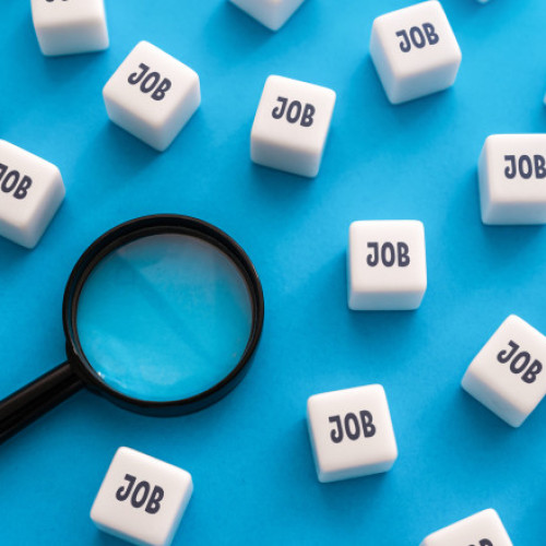 6.000 de locuri de muncă disponibile pentru cei fără diploma de Bacalaureat