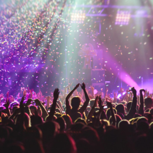 Ministerul Culturii din Rusia sprijină propunerea unui cod vestimentar pentru artiști