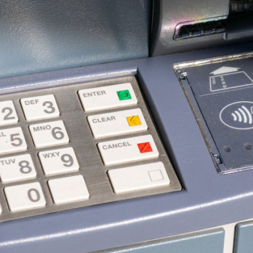 Procurorii americani, surprinși de hoții români care foloseau dispozitive de skimming