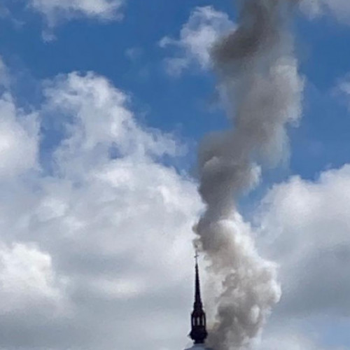 Incendiu la catedrala din Rouen: turla în flăcări