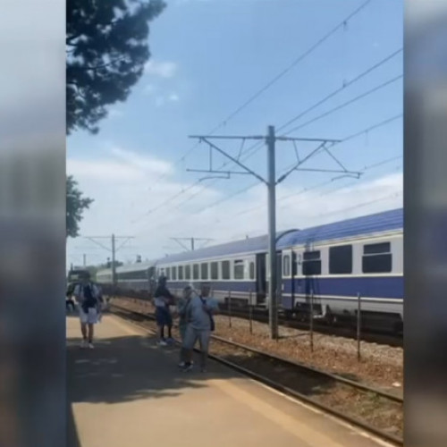 Incident pe calea ferată: pasageri blocați timp de trei ore în Ilfov, după ce o locomotivă a luat foc