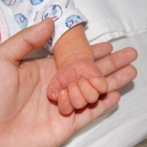 Tragedie într-o familie după moartea bebelușului în urma unei plimbări cu barca