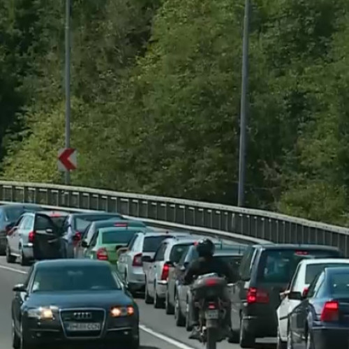 Trafic infernal pe DN1 din cauza închiderii Văii Oltului