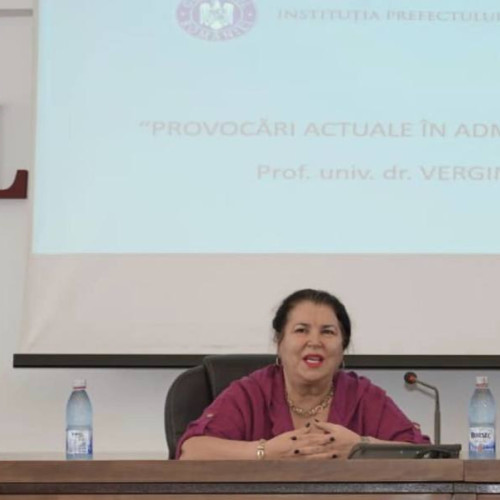 Functionarii publici din Dâmbovița, instruiți în administrație de o expertă în drept administrativ