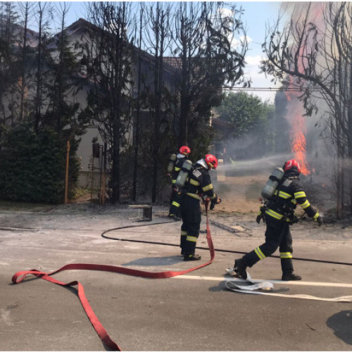Incendiu periculos în Alba Iulia: o conductă de gaz a luat foc