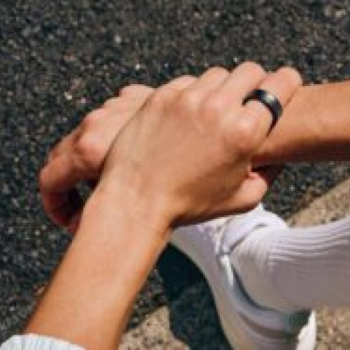 Samsung lansează Galaxy Ring, un inel inteligent pentru monitorizarea sănătății