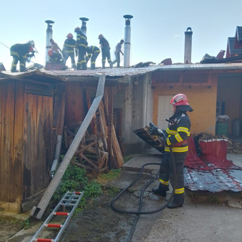 Incendiu la un depozit de produse făinoase din Zetea: Intervine Detașamentul de Pompieri Odorheiu Secuiesc
