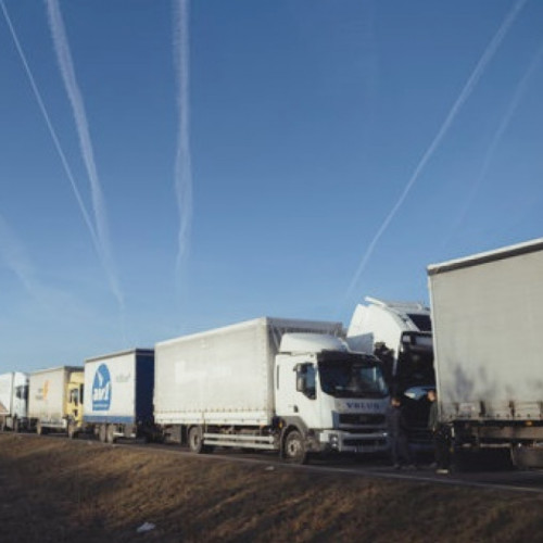 Restricții de circulație pentru vehiculele mari de peste 7,5 tone în timpul zilei