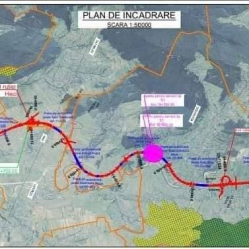 <pre><code class="language-markdown">### CNAIR trimite la ANAP documentația pentru atribuire proiectare și execuție a primului lot al autostrăzii Pașcani-Suceava

Astăzi, Compania Națională de Administrare a Infrastructurii Rutiere (CNAIR) a transmis către Agenția Națională pentru Achiziții Publice (ANAP) documentația necesară pentru atribuirea contractului destinat proiectării și execuției primului lot al autostrăzii Pașcani-Suceava. 

Contractul prevede o perioadă de 6 luni pentru faza de proiectare și 24 de luni pentru execuția lucrărilor. În cadrul acestuia, se vor construi două viaducte și un pasaj, toate de o complexitate tehnică ridicată.

Viaductele sunt următoarele:
- Un viaduct care va traversa inclusiv drumurile DJ208 și CF517, având o lungime de 1.049,80 metri
- Un viaduct care va traversa râul Ruja, având o lungime de 604,60 metri
- Un pasaj ce va traversa pârâul Pulpa, DJ208S și CF500, măsurând 868 metri

Lotul 1 al autostrăzii Pașcani-Suceava se va desfășura între nodul rutier Pașcani și nodul rutier Roșcani, conectându-se ulterior cu tronsonul Suceava-Siret. Pe traseul acestei porțiuni vor fi construite trei noduri rutiere:

- Nodul Tătăruși-Heci, la intersectia cu DJ 208F (Fântâna Mare - Heci - Lespezi)
- Nodul Dolhasca, la conexiunea cu DJ 208I (Siliștea Nouă - Budeni)
- Nodul Roșcani

După validarea documentației de atribuire, contractul, finanțat prin Programul Transport, va fi lansat în licitație, urmând să fie stabilită și data limită pentru depunerea ofertelor.
</code></pre>
