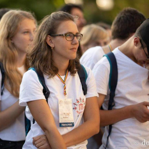 Profesoară de la Colegiul "Emil Negrutiu" oferă premii elevilor pentru note mari la Bacalaureat