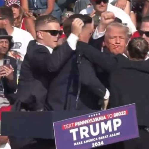 Donald Trump, dus de urgență de pe scena unui miting după focuri de armă
