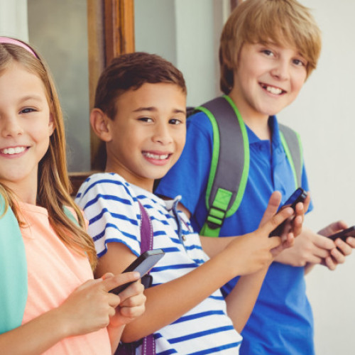 Reducerea timpului petrecut de copii în fața ecranului aduce beneficii semnificative pentru sănătatea lor mentală