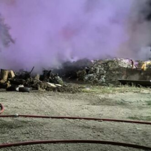 Incendiu de proporții la un depozit de gunoi din Bârlad