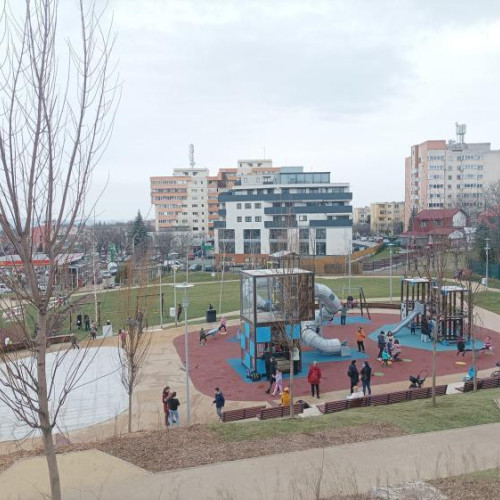O clujeancă deranjată de zgomotul de pe terenul de baschet din Parcul Observator