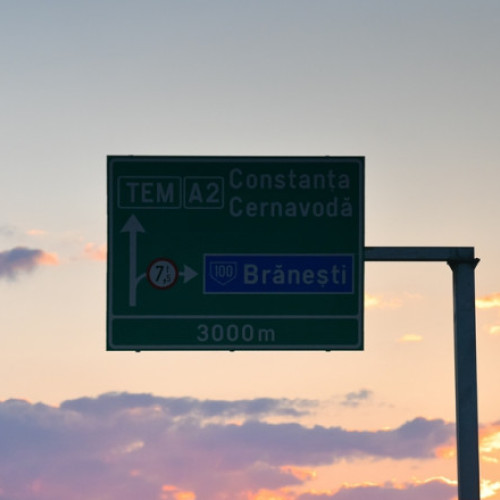 Autotren cu cereale în flăcări pe autostrada A2