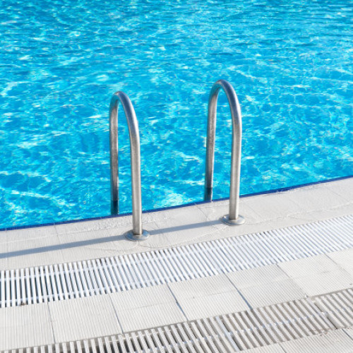 Doi bărbați au murit electrocutati într-o piscină din județul Brașov