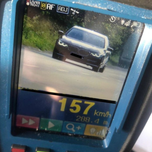 Conducător auto prins cu 157 km/h pe drum cu limită de 50 km/h. Sancțiuni severe aplicate