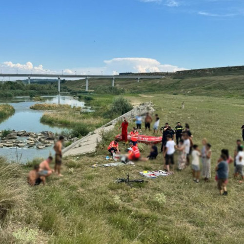 Tragedie la barajul din Mihoveni: Un băiat de 14 ani s-a înecat