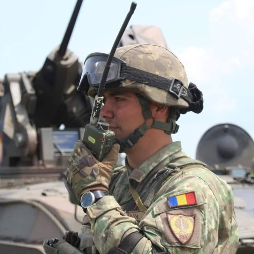 Statutul cadrelor militare a fost modificat: contract de opt ani pentru personalul venit prin filiera indirectă