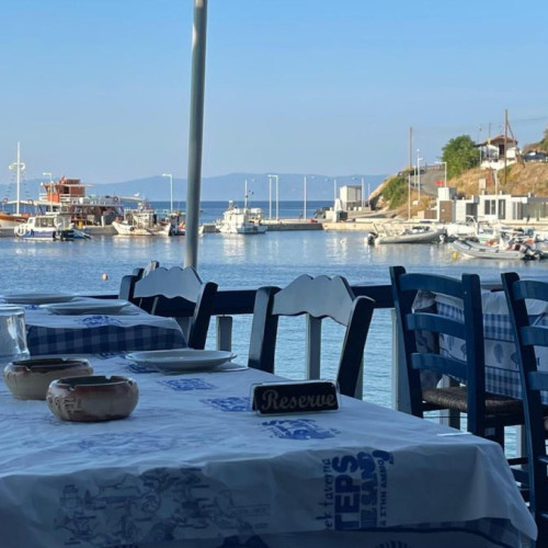 Terasele din Grecia mai scumpe în sezonul 2024: Accesibilitatea băuturilor la pachet