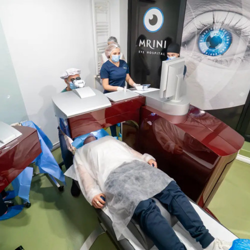 Campania "Șansa pentru un orizont mai bun" oferă tinerilor din Constanța acces la chirurgie refractivă gratuită