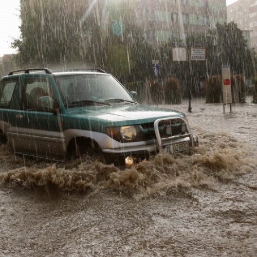 Cod galben de inundații emis de INHGA pentru 16 județe