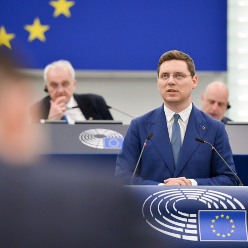 Victor Negrescu pune accent pe democratia Parlamentului European