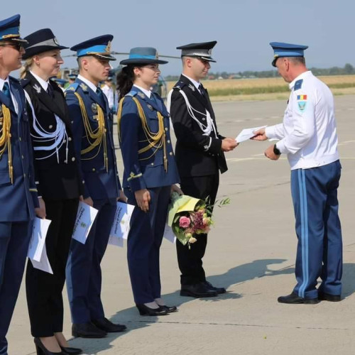Tinerii ofițeri din Forțele Aeriene Române și Republica Moldova, felicitați la absolvirea Cursului de Bază Aviație