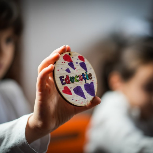 Ajungem MARI lansează un program educațional pentru 380 de copii și tineri instituționalizați